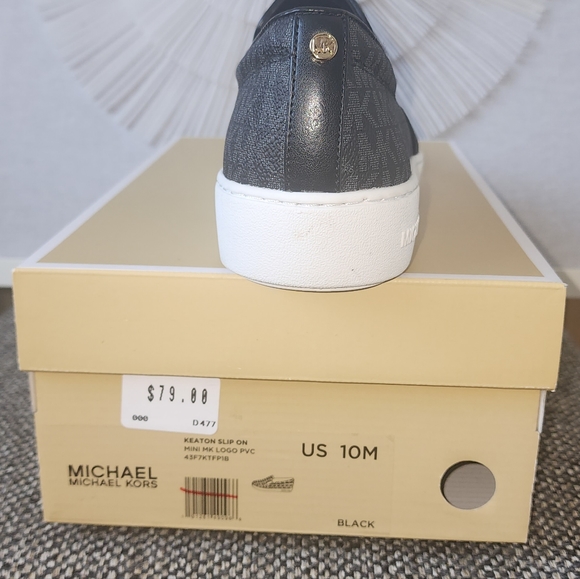 Shoes - Picture 6 of 7